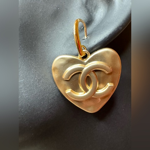 Chanel Gold Heart Charms with unbranded Hooks. - Picture 5 of 5